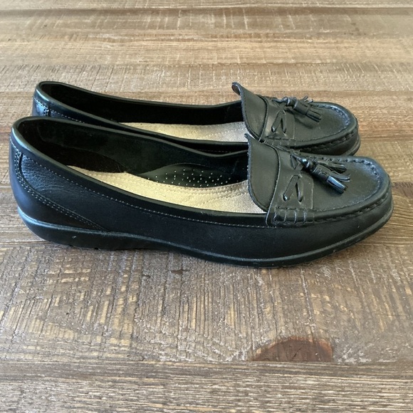 Tom McCan Black Tassel Loafers - Picture 3 of 7